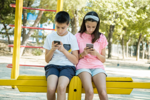 kids engrossed in social media